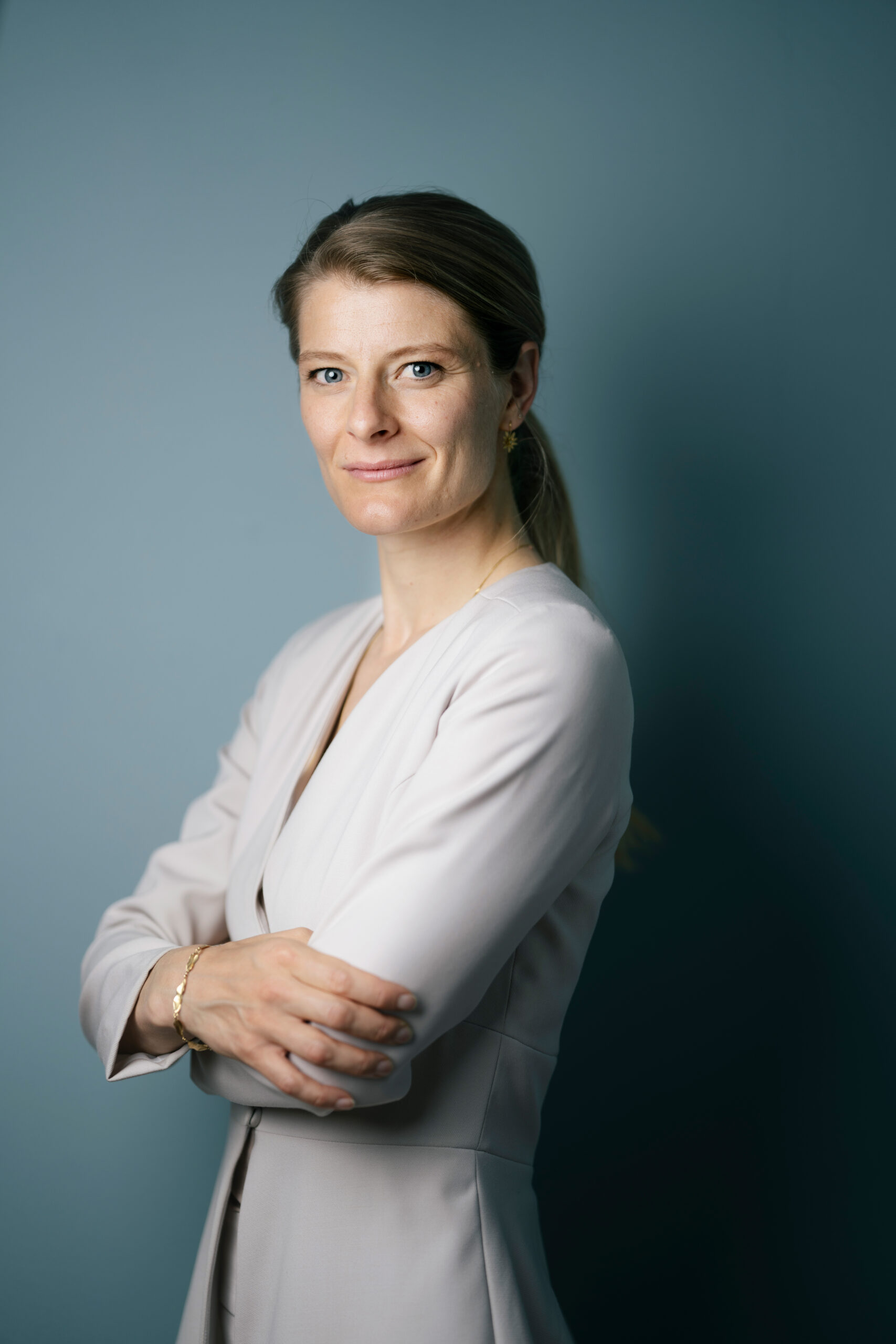 Beskæftigelsesminister Ane Halsboe-Jørgensen overrækker Byggeriets Diversitetsdags Hæderspris 2024